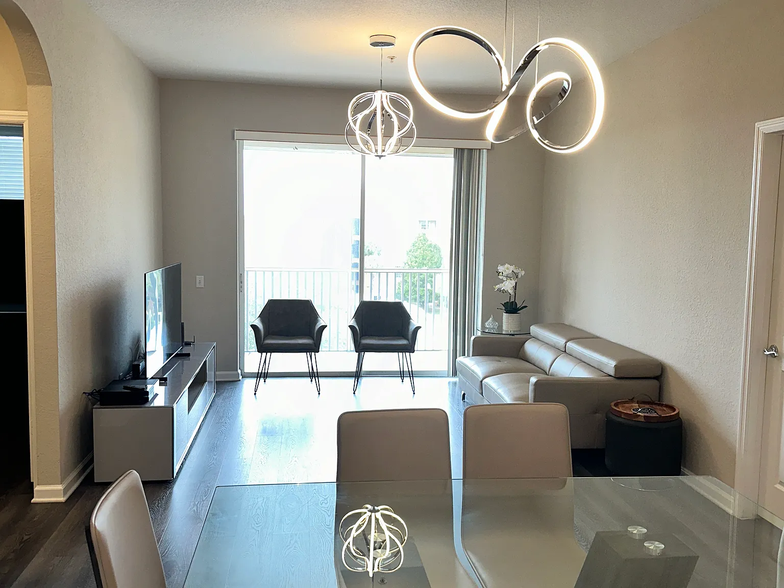 3 bed, 1395 sqft, $2,395 — Photo 4