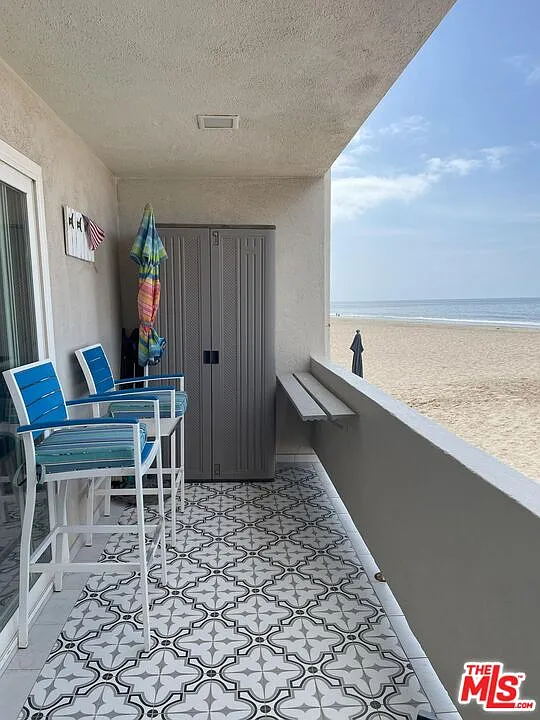 2 bed, 1.0 bath, 800 sqft, $9,500 — Photo 1