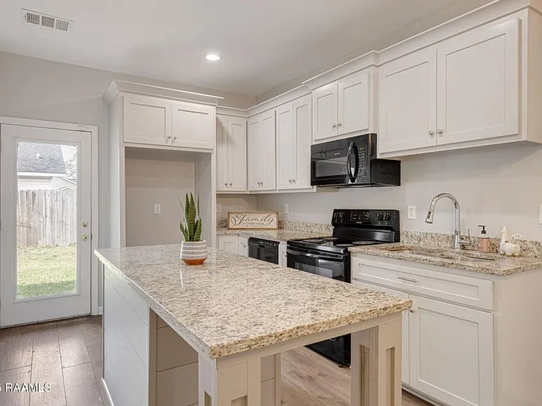 109 Tyreek Dr — Photo 10