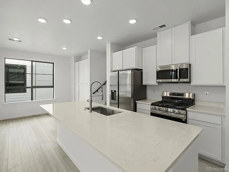 2046 S Holly St #1 — Photo 6