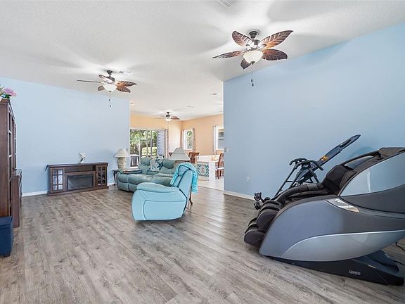 5th image of 11501 Bloomington Ct