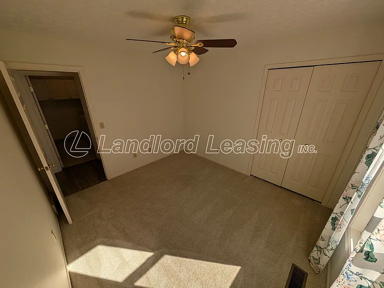 1417 Hollow Wood Ln — Photo 20