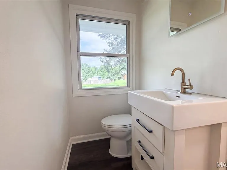 238 W Skyline Dr — Photo 1