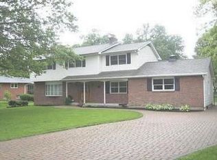 635 Marburn Dr, Columbus, OH 43214