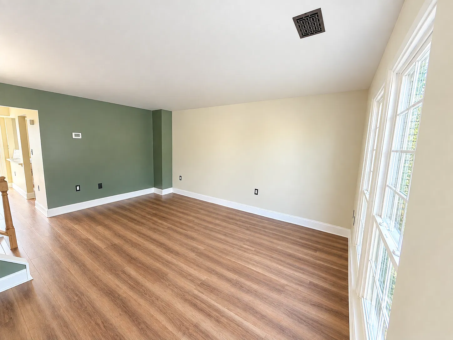 3 bed, 2.5 bath, 1157 sqft, $2,200 — Photo 3