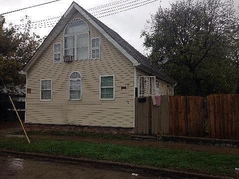 1st image of 2364 Hoyt Ave