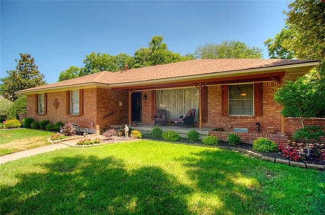 1st image of 814 Kingsbridge Dr
