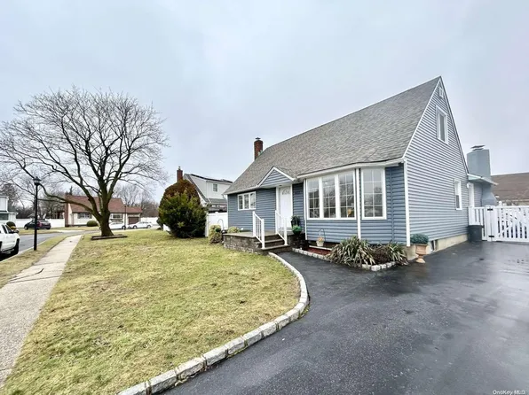 469 Kell Place, Seaford, NY 11783