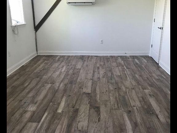 5th image of 2282 New Holland Pike