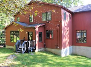 1022 Beaver Lake Dr, Lake Ariel, PA 18436