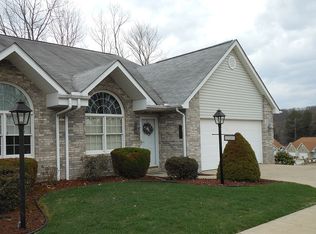 228 Country View Dr, Lower Burrell, PA 15068
