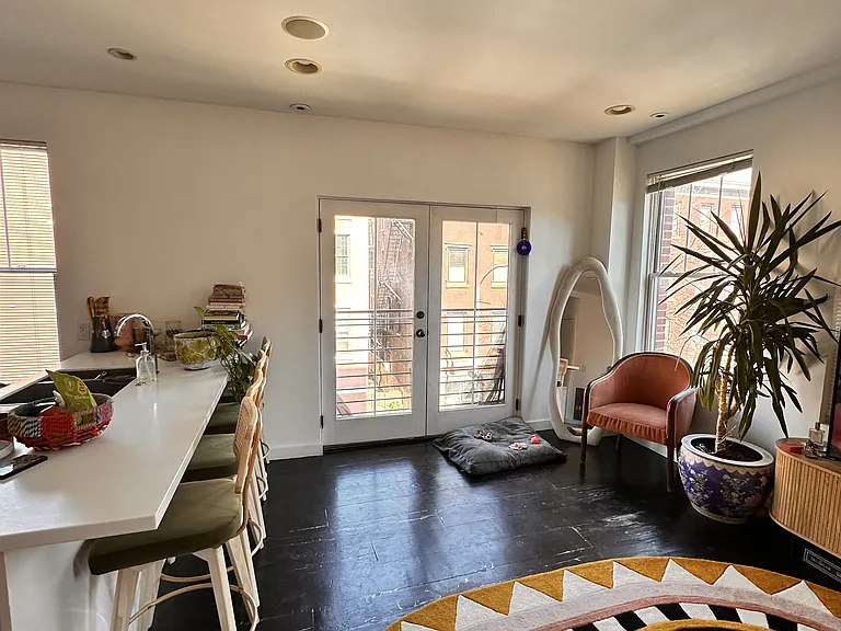 263 N 3rd St #D — Photo 10