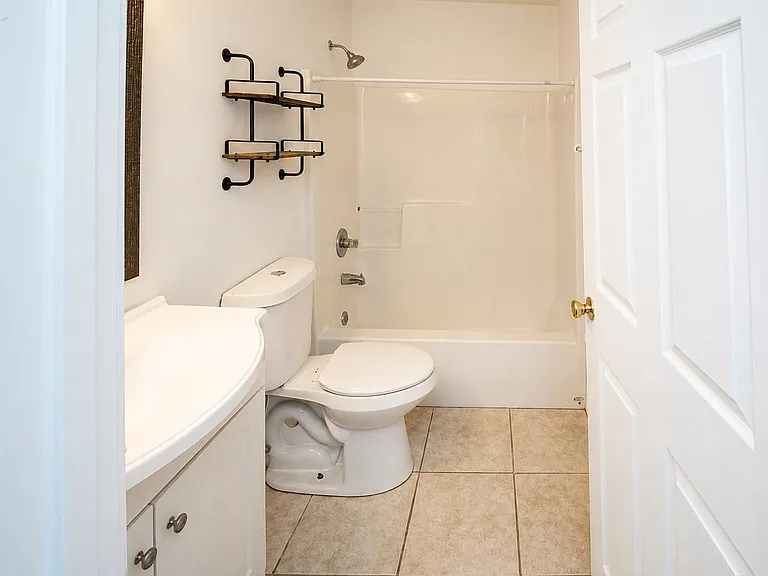 405 Island View Cir — Photo 32