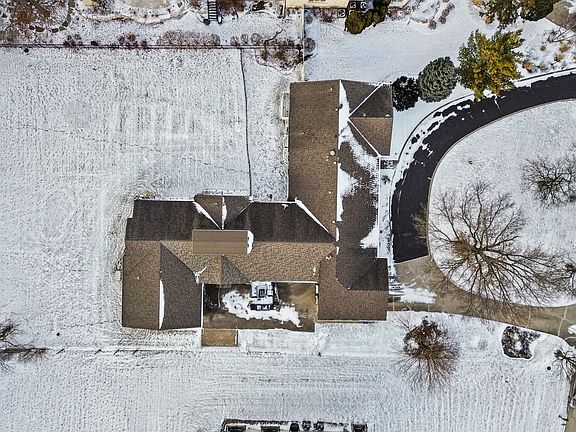 3rd image of 2390 White Oak Dr