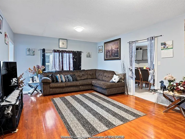 4 Hazelton St — Photo 10
