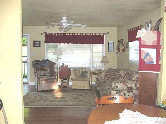 4th image of 302 Hemlock Shores Dr
