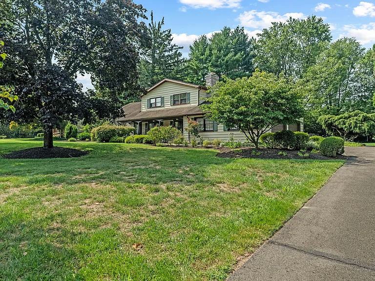 23 Jonathan Way — Photo 36