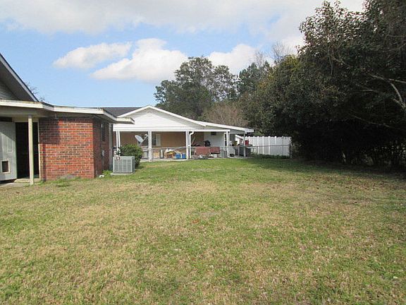 3rd image of 117 S Lake Dr