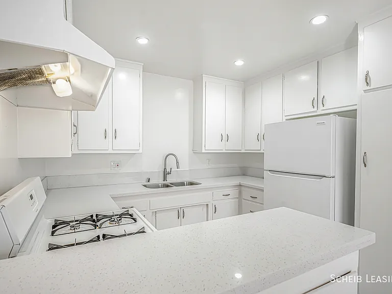 220 N Crescent Dr #6 — Photo 3