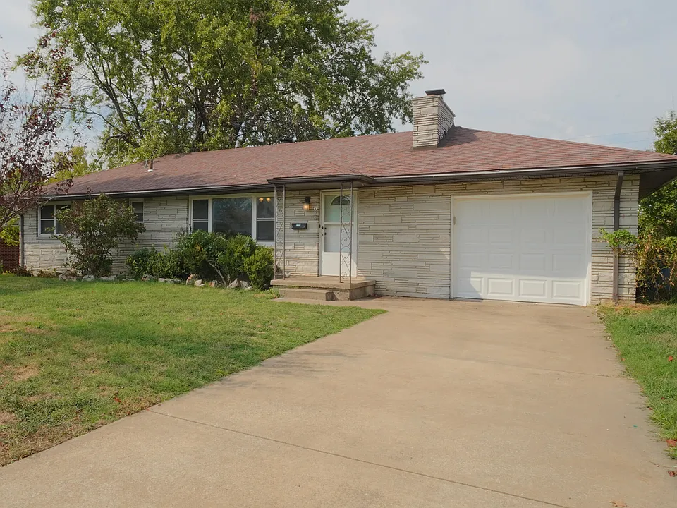 2926 Iowa Ave