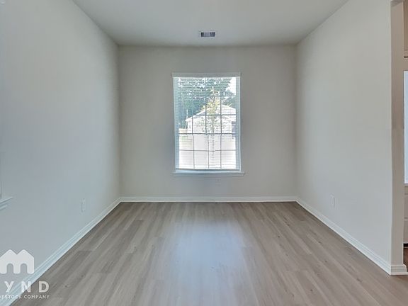 4th image of 15438 Maple Terrace Dr