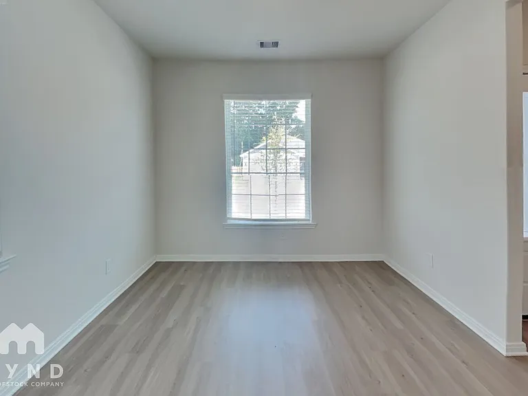 15438 Maple Terrace Dr — Photo 3