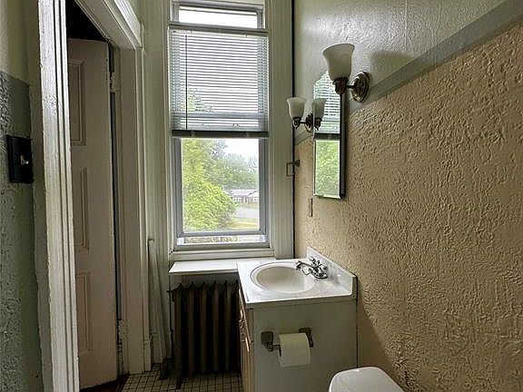 4th image of 16 Broad St #1