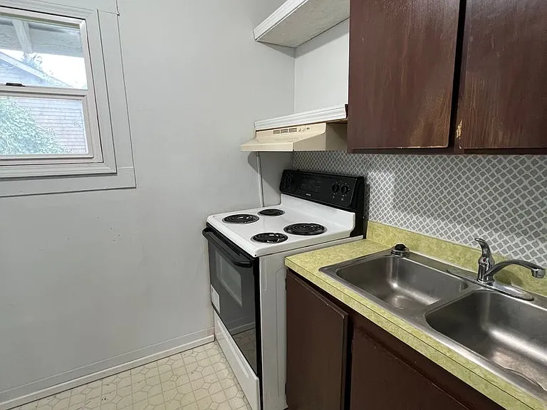 2129 Union Ave — Photo 7