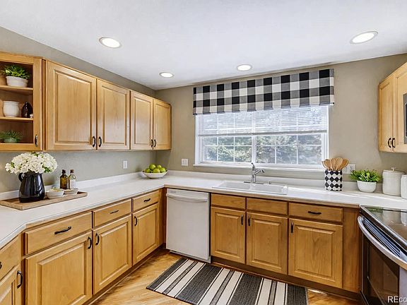 5th image of 10162 Green Court #A