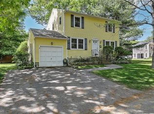 25 Oak Grove Ave, Barrington, RI 02806