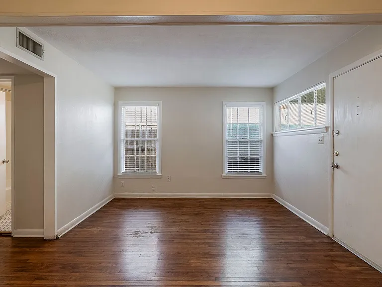 3933 Dexter Ave — Photo 5