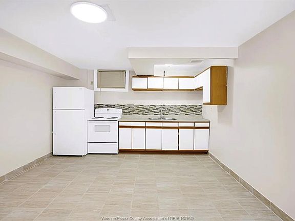 2nd image of 1637 Drouillard Rd