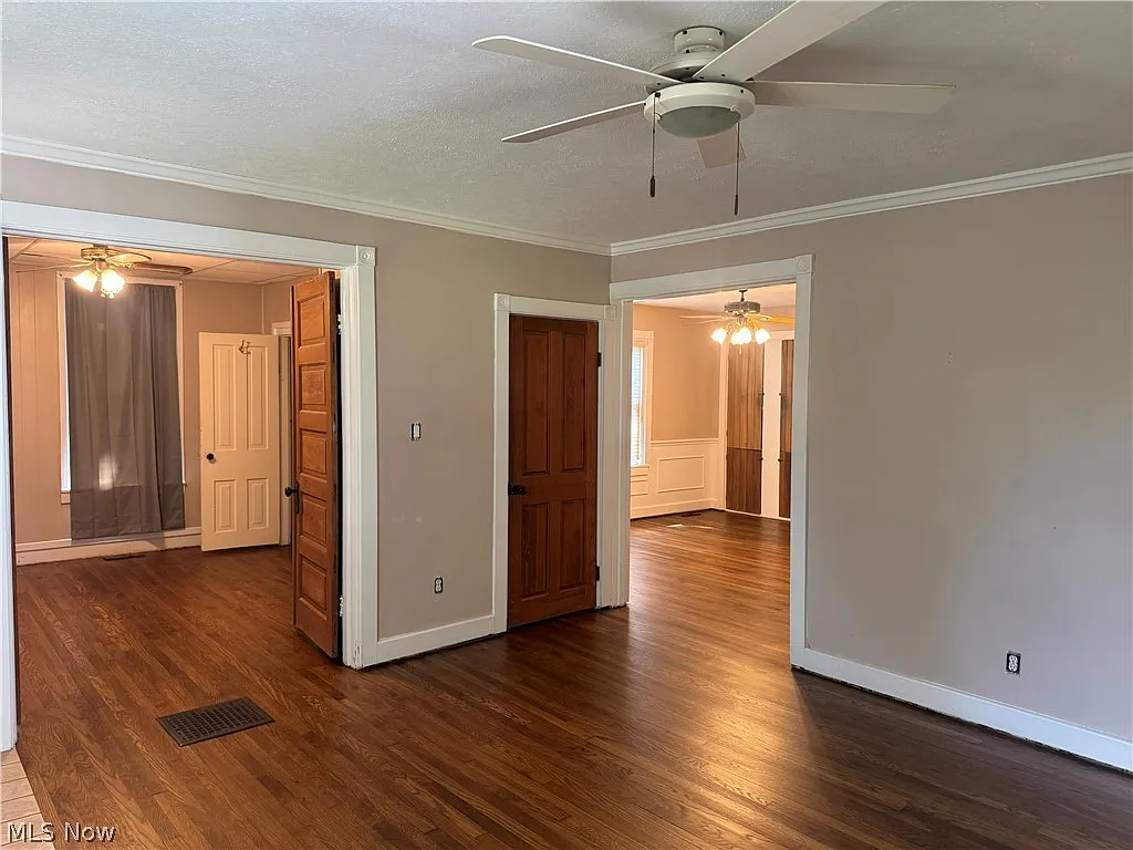 3 bed, 1.0 bath, 1644 sqft, $2,100 — Photo 2