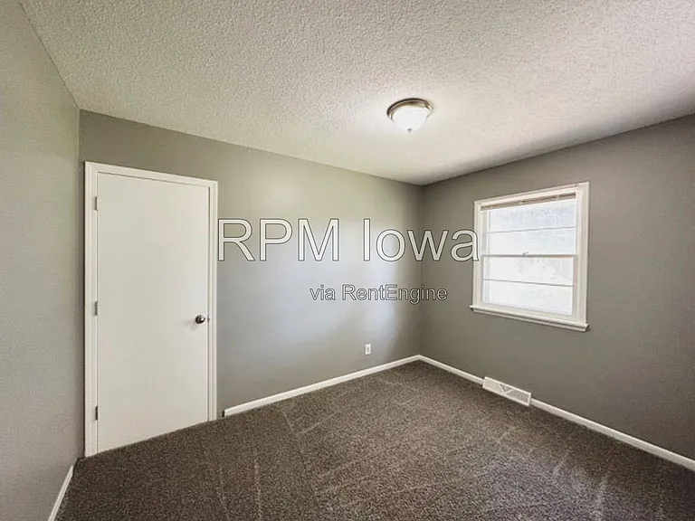 1318 SW Lynn Dr — Photo 10