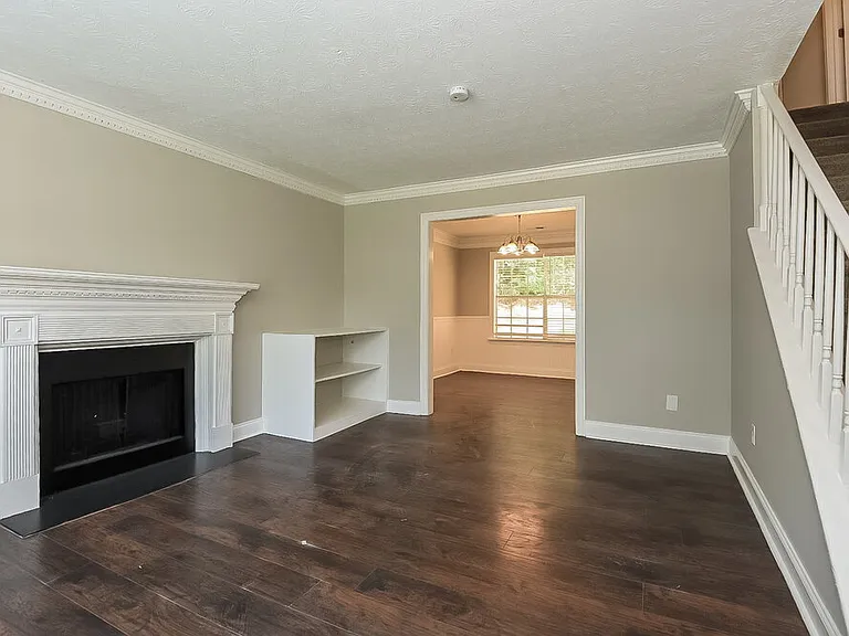 885 Trace Cir NE — Photo 4