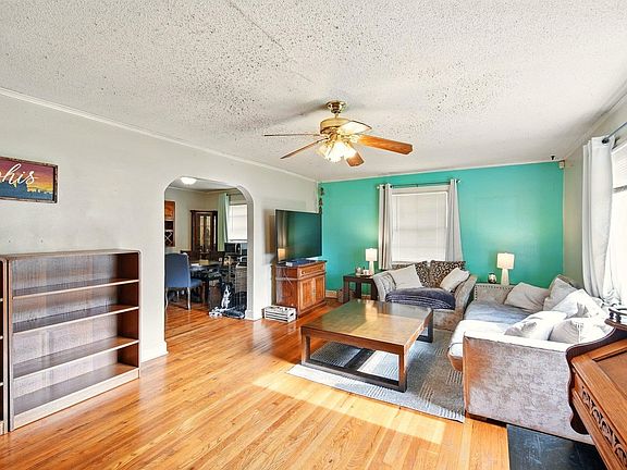 4th image of 612 Eastern Dr