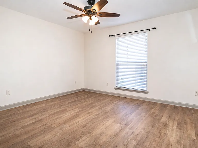 57945 Joffrion St #7 — Photo 4