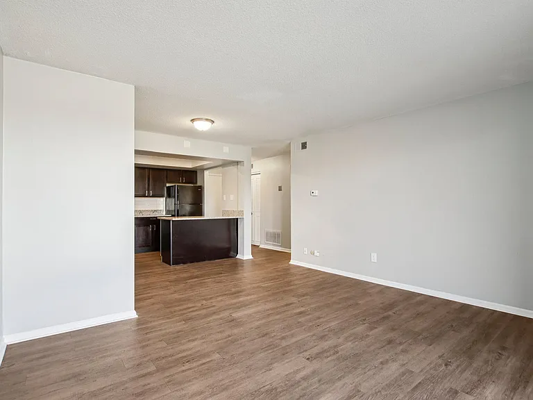 Edgewater Apartments — Photo 7
