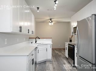 1524 Liberty Cir, Shakopee, MN 55379