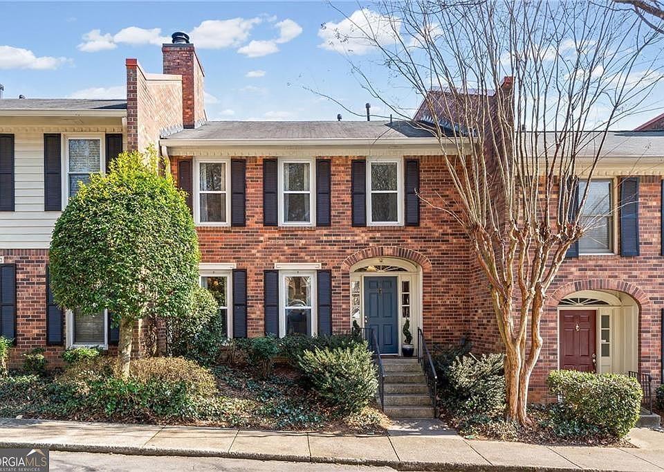 1st image of 4 Queen Victoria Pl NE