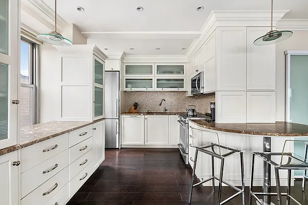 Rented by Compass | media 22