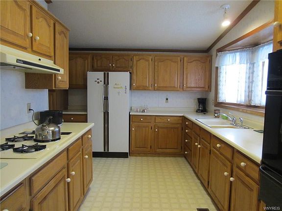 3rd image of 19 Juniper Ln