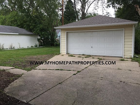 2nd image of 818 E Moreland Blvd