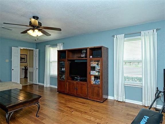 5th image of 3200 Oak Bend Dr