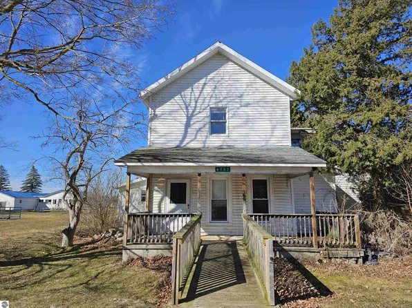 6707 N Lumberjack Rd, Riverdale, MI 48877