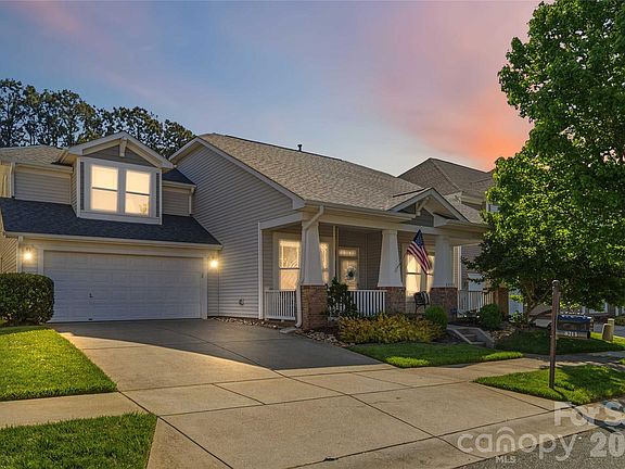 3rd image of 8213 Cottsbrooke Dr