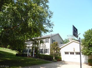 102 Woodcrest Dr, Marietta, OH 45750