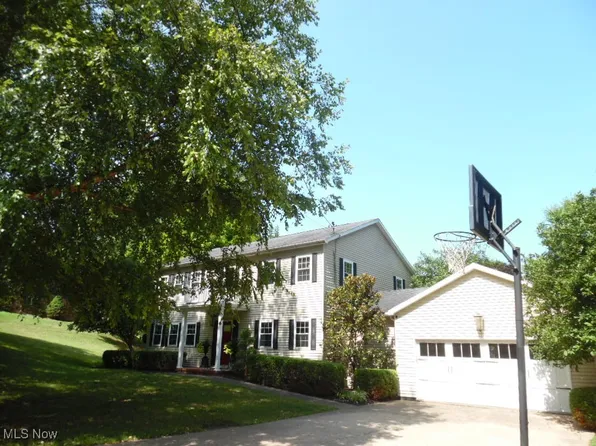 102 Woodcrest Dr, Marietta, OH 45750