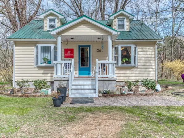 826 S Beaver Dam Ave, Damascus, VA 24236