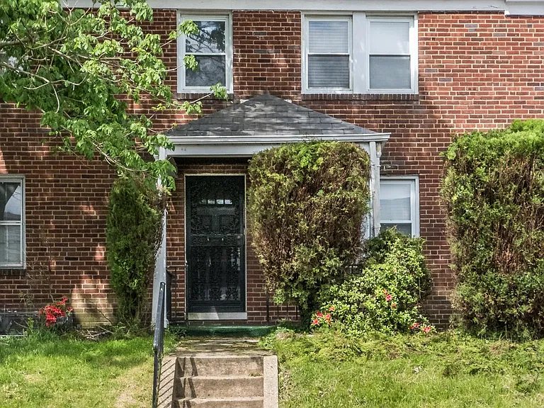 916 N Augusta Ave — Photo 2